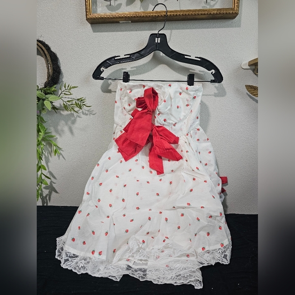 SELKIE La Fraise Strawberry Shortcake Cake Shop, Strapless Mini Dress with Shrug - Picture 4 of 8